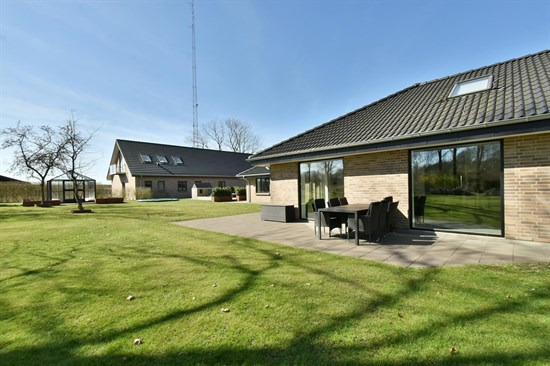 Top 6 over dyreste boliger til salg i Give. Priser op til 6.498.000 kr