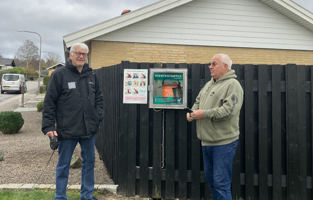 Grundejerforeningen Solbakken i Ejby hænger hjertestarter op for at øge trygheden i området 