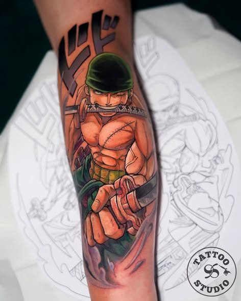 Tattoo Studio 96 Aarhus viser anime-tattoo med Roronoa Zoro fra One Piece