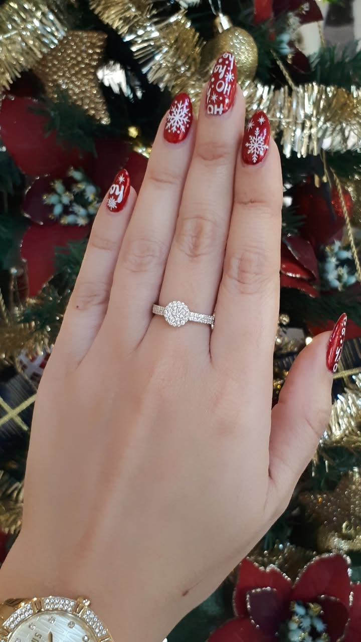 Smykkedesigner Helga Winther præsenterer årets julegaveidé: Roset ring med zirkoner