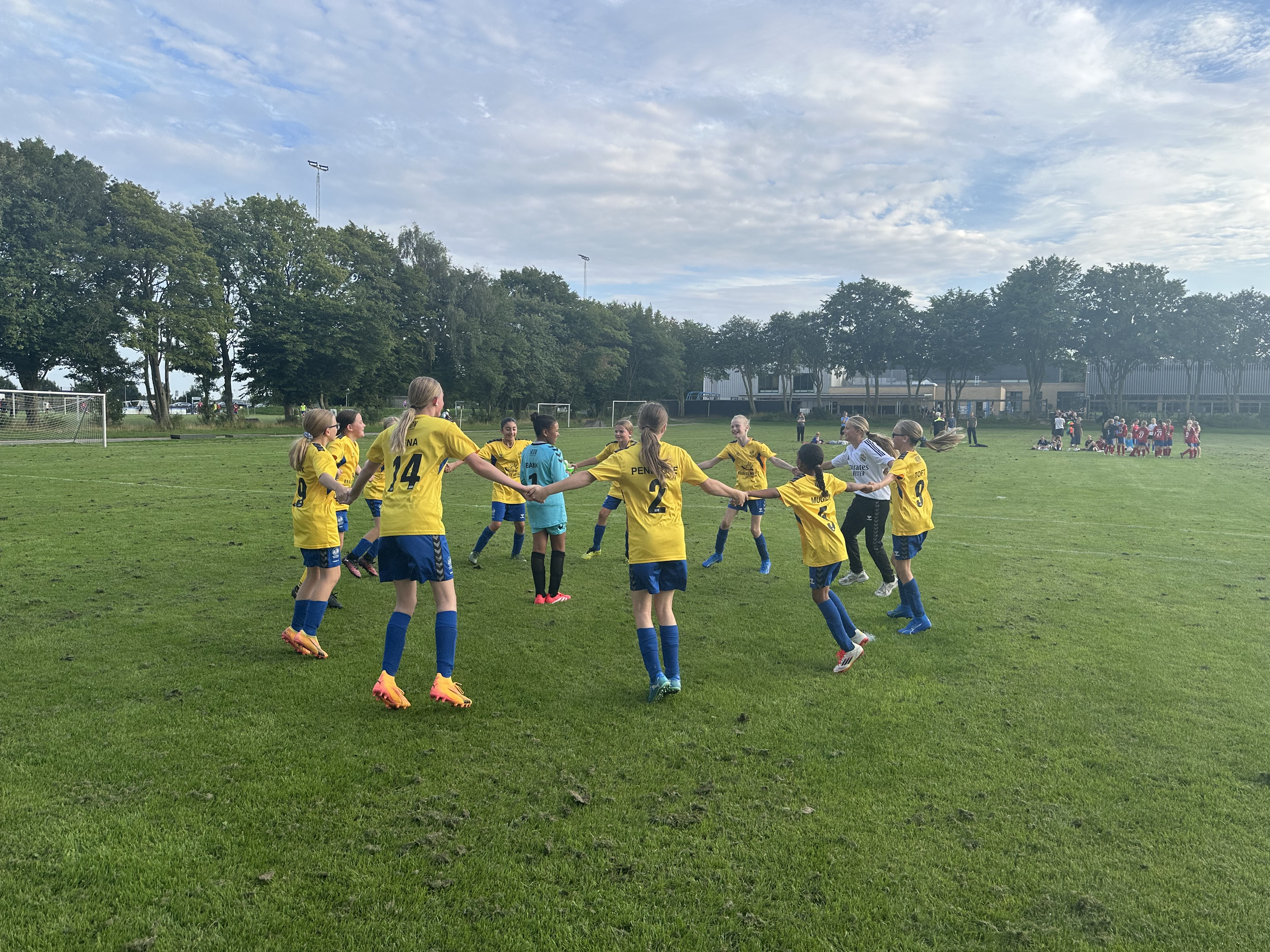 Overlegen sejr til Lunderskov B U13-piger: "Vi spillede en god kamp og var bedre på alle parametre"