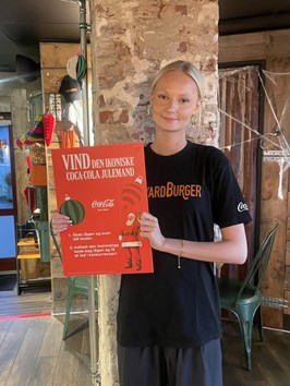BackyardBurger Viborg giver dig chancen for at vinde den ikoniske Coca-Cola julemand
