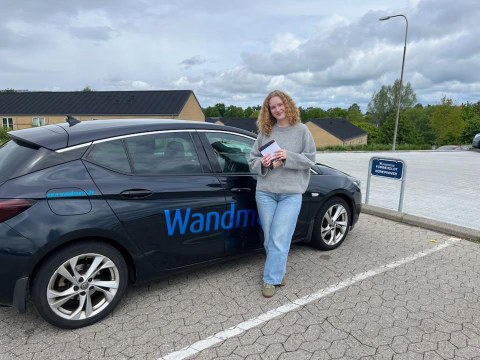 Wandmose Køreskole byder ny bilist velkommen efter veloverstået køreprøve