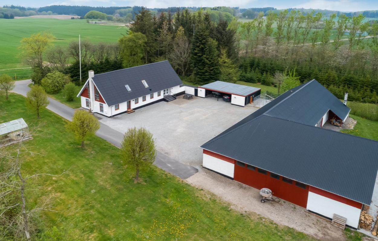 Skøn naturejendom beliggende lidt udenfor Tårs