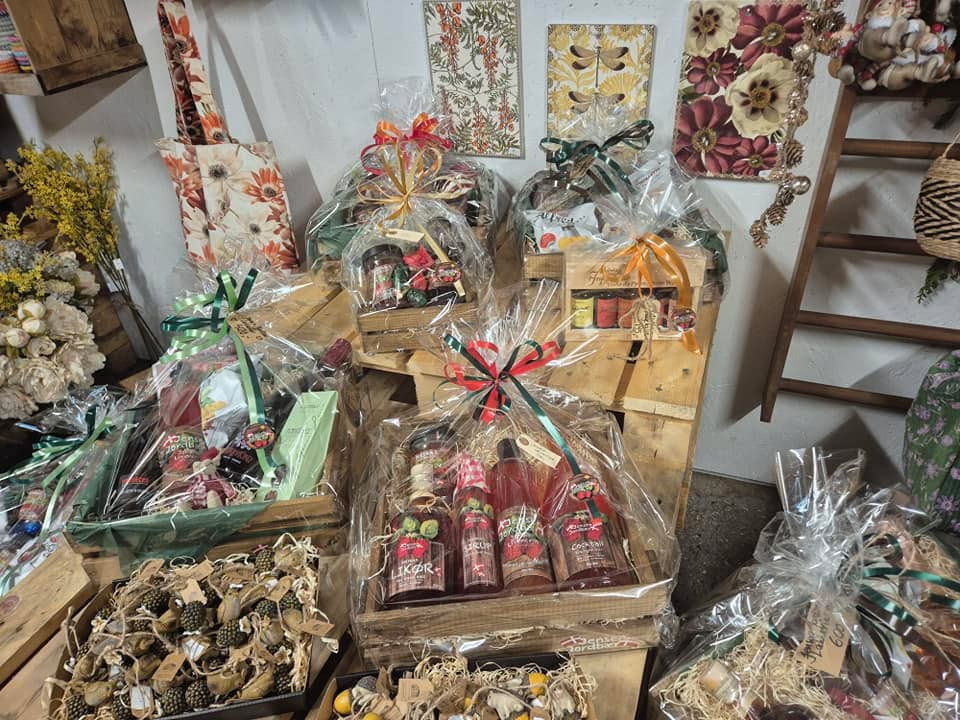 Jensen Jordbær lokker med gavekurve og krondyr i handlen