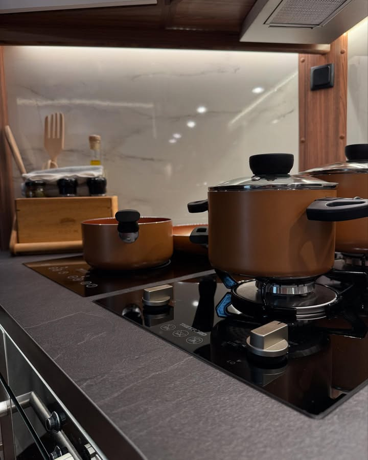 Hinshøj Carvan præsenterer nye kobberfarvede gryder og pander fra Bo Camp