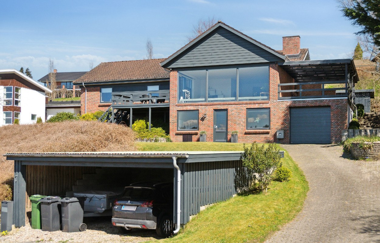 Smuk udsigtsvilla i naturskønne Bryrup