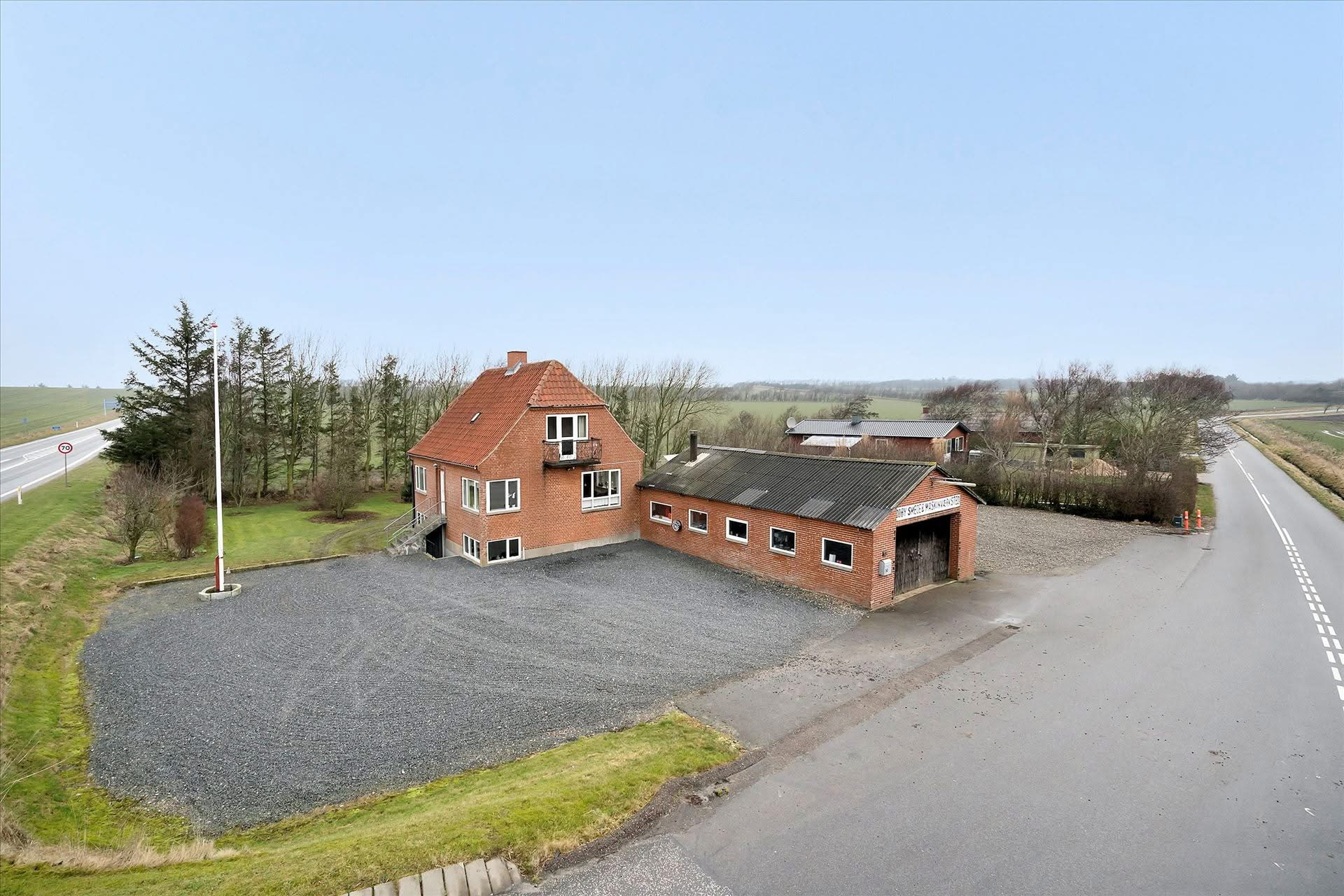 EDC Ejendomsgruppen Struer (Thyholm) fremviser villa med stort værksted på Saturnvej 30 til 395.000 kr.