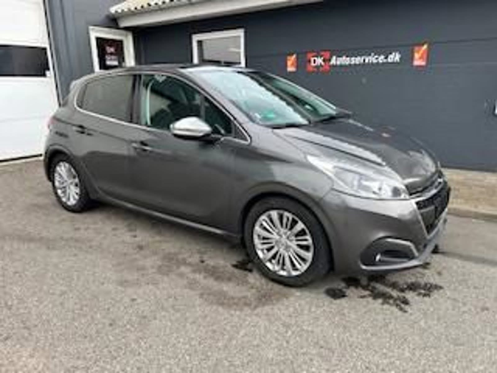 DK Autoservice v/Leo B Andersen fejrer mandag med Peugeot 208 og prøvetur