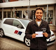 Lets Drive ønsker Lukas tillykke med kørekortet og deler oplevelser fra køretimerne