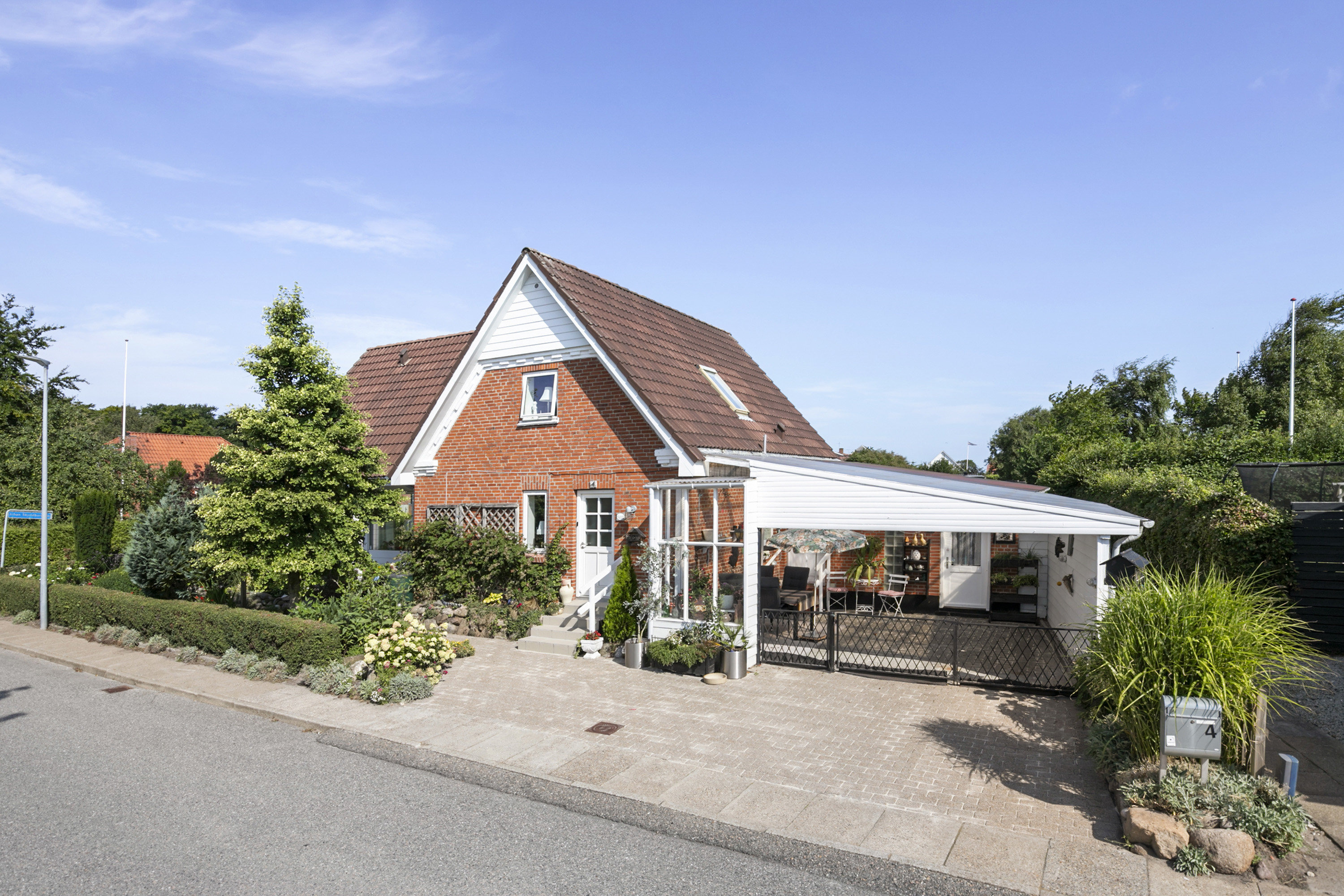 Til salg hos Mæglerhuset - Asger Larsen: Velholdt villa med skøn have i Løgstør