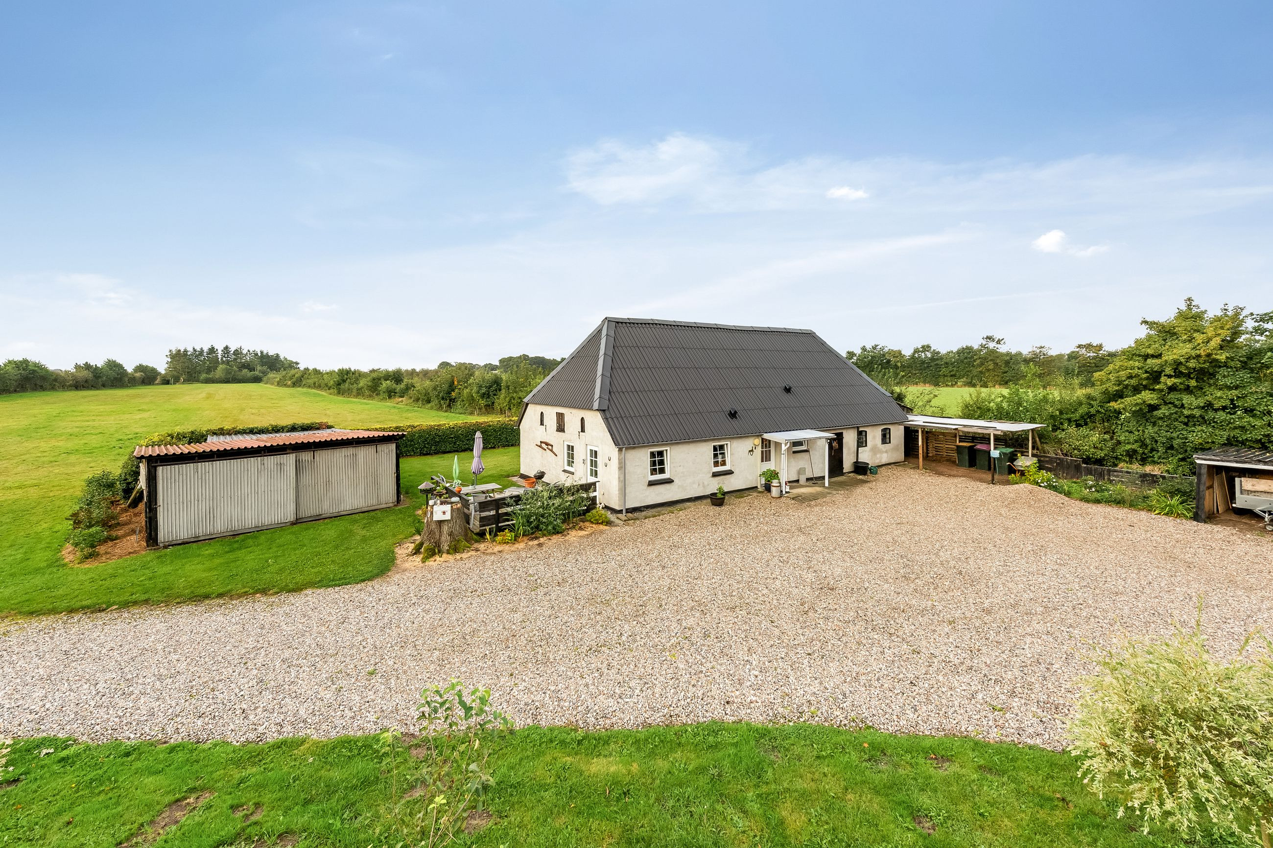 Idyllisk ejendom med masser af plads, natur og muligheder