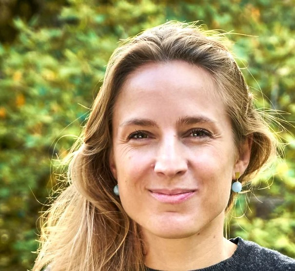 Therese Scavenius taler demokrati i Taastrup Kulturcenter