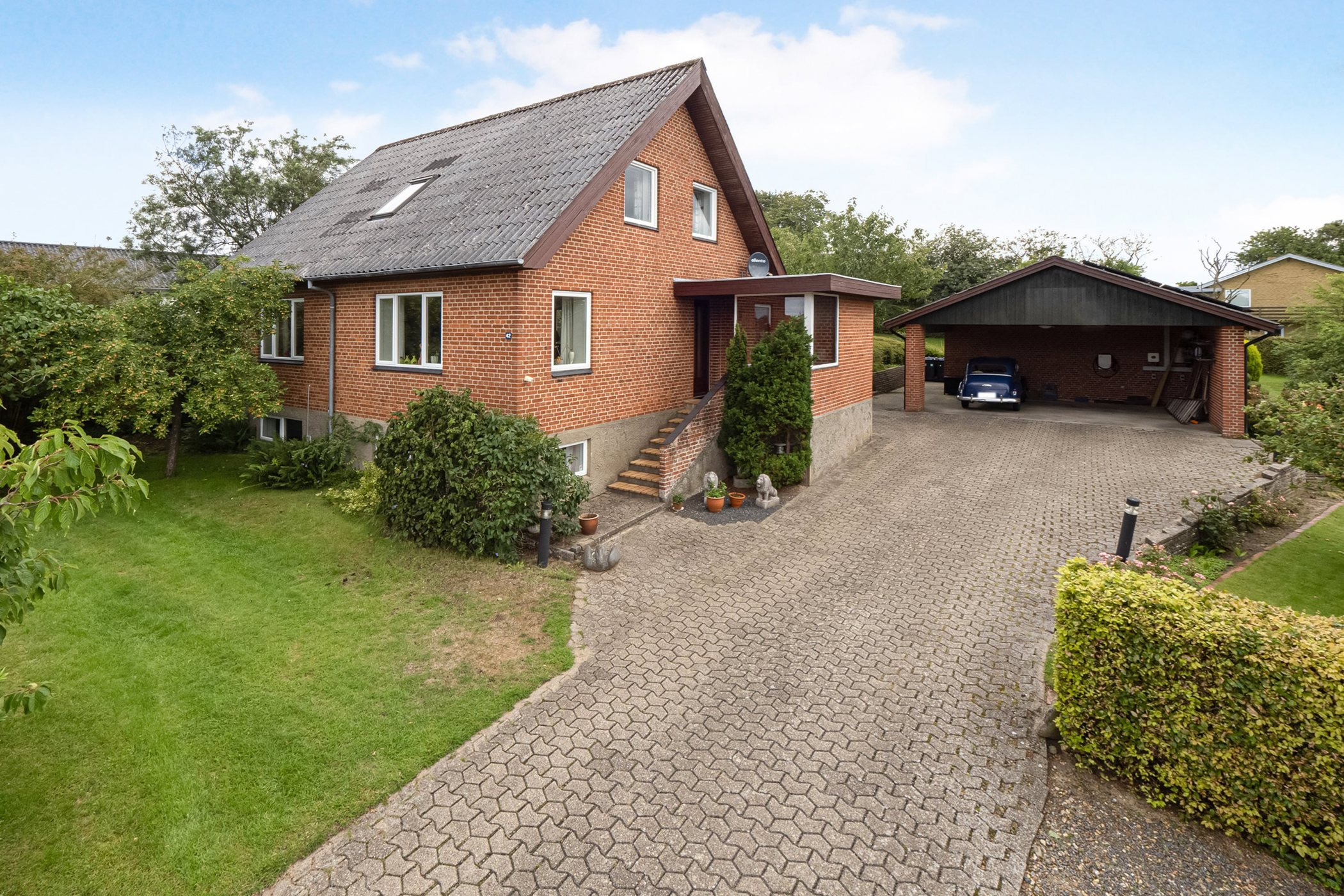 NY PRIS: Rummelig villa i Højslev med mange muligheder til salg