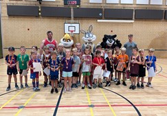 Stjernebesøg på Basketball Jam-dag