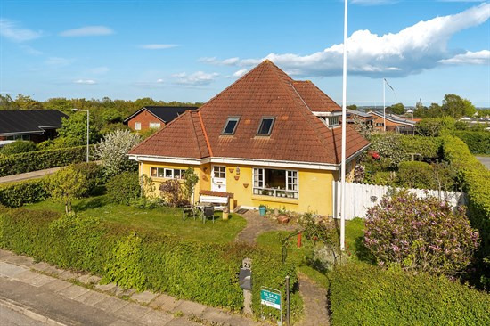 Til salg hos danbolig Nørresundby : Rummelig familievilla med plads til hverdagen
