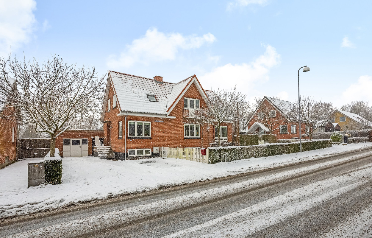 Smuk og historisk murermestervilla med en dejlig have