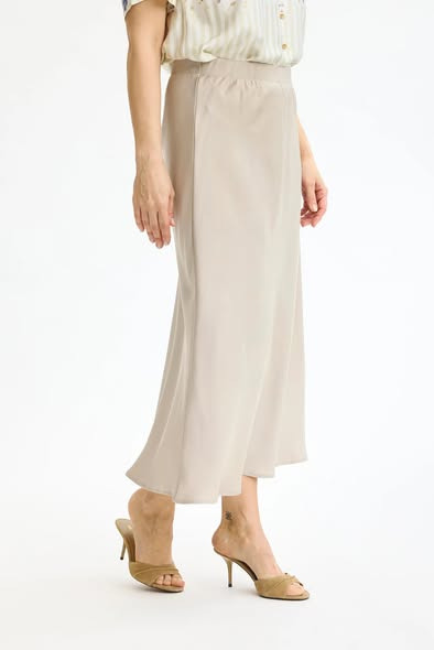 Skott Aalborg præsenterer festlig nederdel i luksuriøs polyesterkvalitet