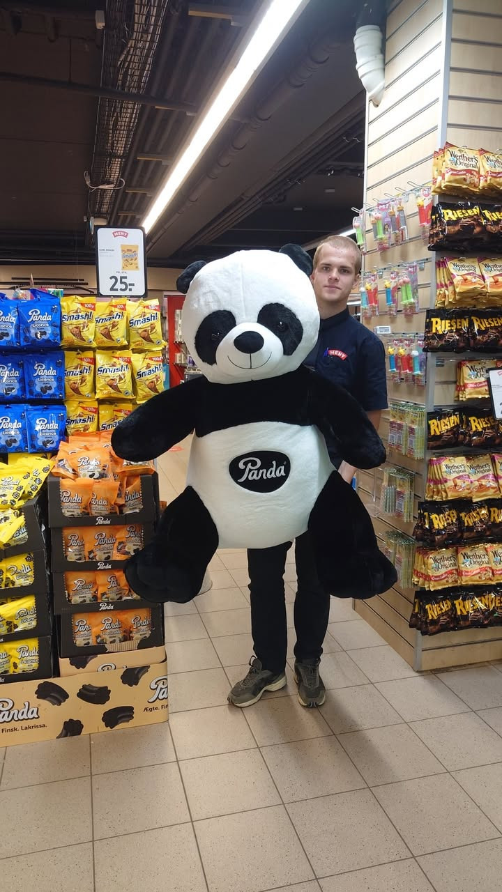 Meny Als inviterer til konkurrence om at gætte panda-bamsens vægt