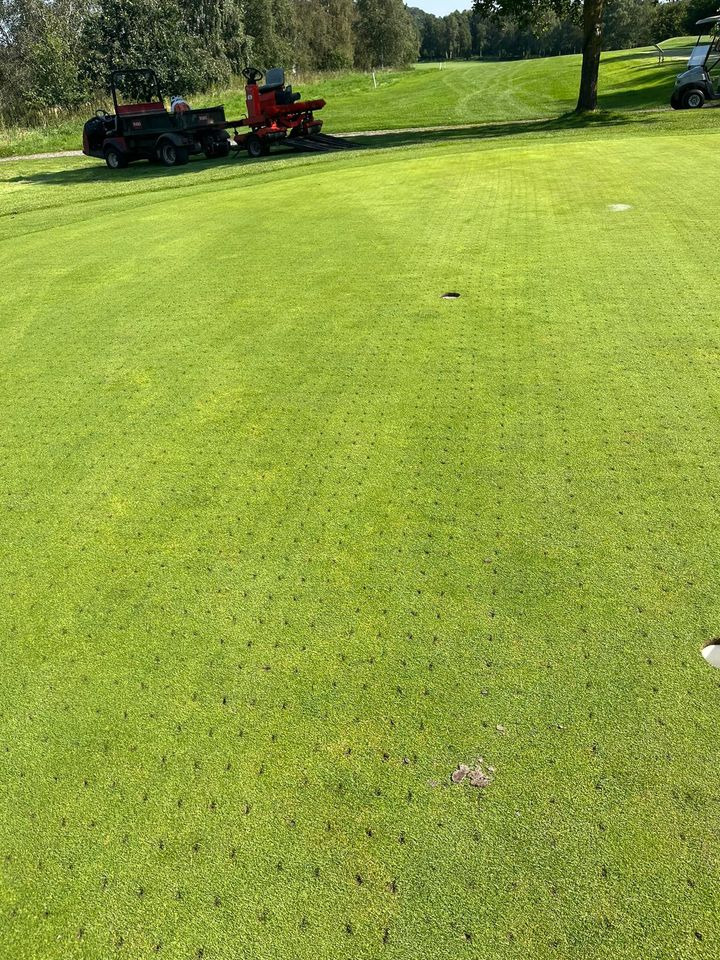 Horsens golfklub: Greenkeeperne vedligeholder Greens, teesteder og bunkers de kommende uger