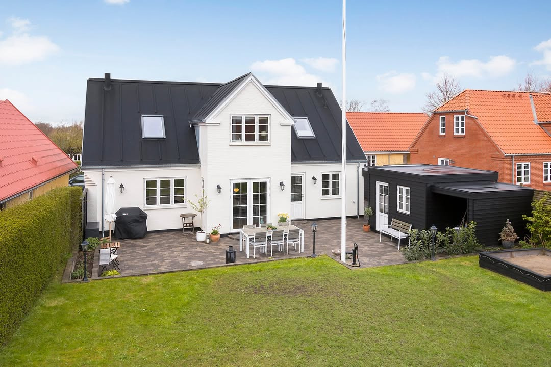 Ejendomsmæglerne Hansen & Thoft præsenterer: Nyopført villa med moderne komfort i Gammel Hasseris