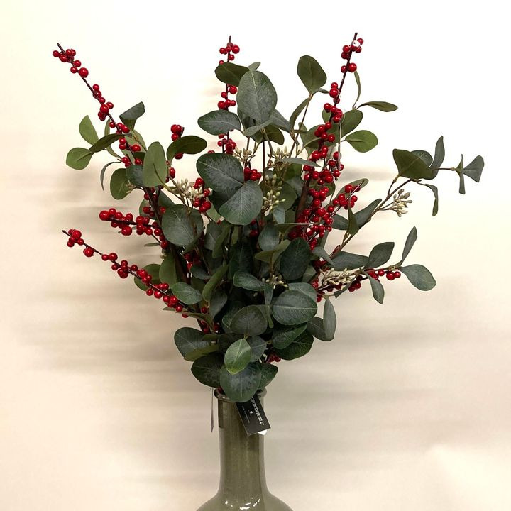 HILMARS ApS præsenterer smukke kunstige ilexgrene til dekorationer og vaser