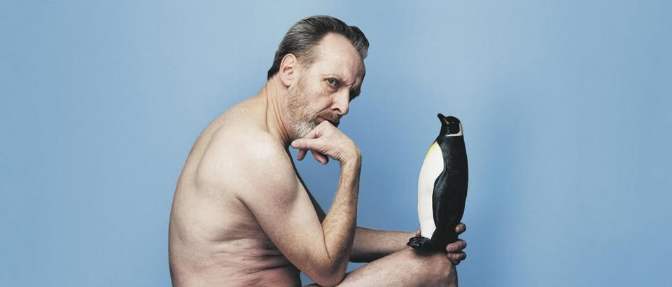 Jacob Morilds kabaret sætter satire på samfundets spidser i Esbjerg