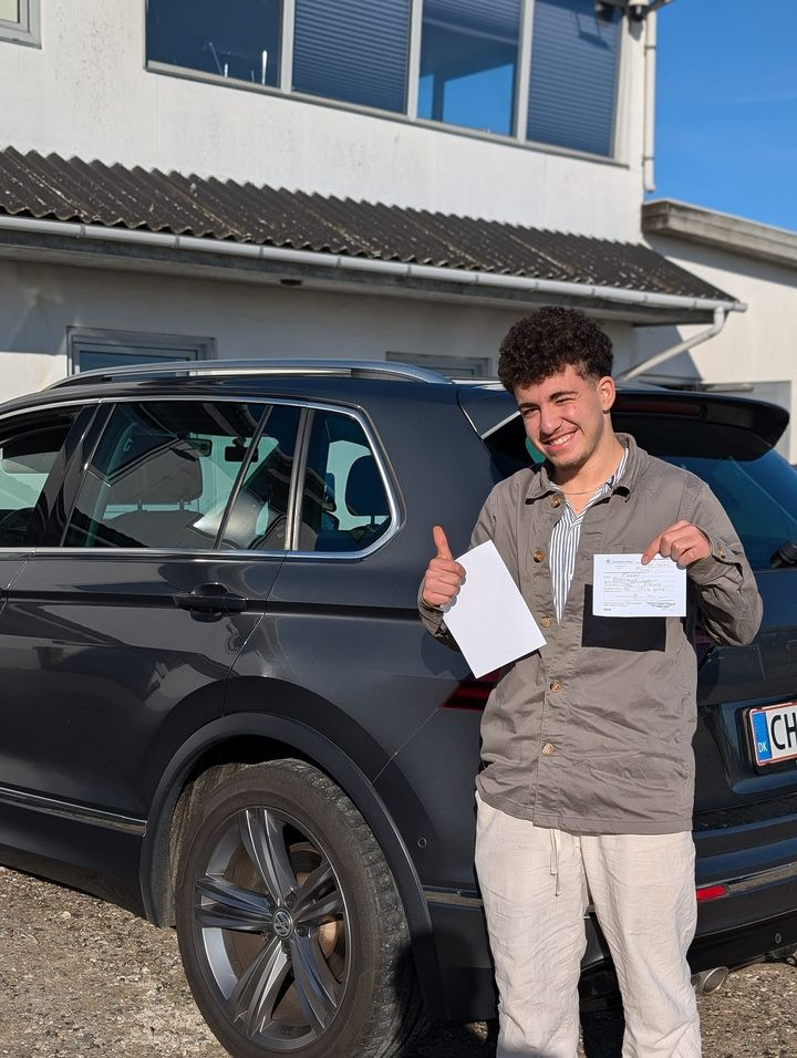 Frisdal Køreskole I/S: Mohammed Mawed fik kørekort i første forsøg