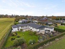 Super flot moderniseret villa med udsigt over markerne