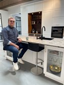 Bessmann Køkkener: Få inspiration til spiseplads i dit drømmekøkken i vores showroom