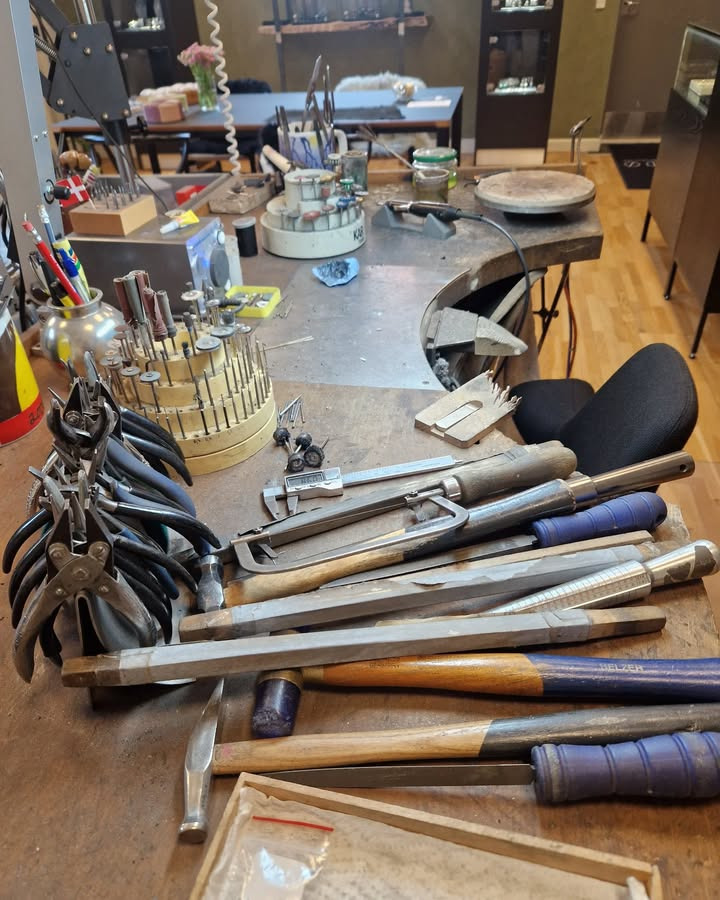 Guldsmed Ø holder lukket i butikken lørdag den 3. maj