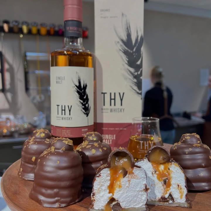 Chokolet har en flødebolle lavet til far med Thy Whisky Caramel Malt