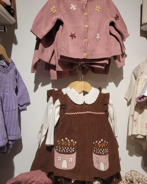 Børneshoppen Brønderslev har fået nyheder til baby piger i str. 50-86