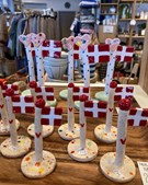 WIIBEN præsenterer nye flag til Mors dag og studenter fra The Clay Play