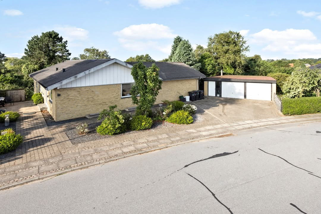 EDC Skive I/S præsenterer rummelig villa med udsigt i Højslev