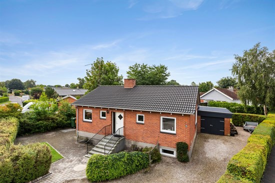 Skolevej 24 og 1 anden boliger er kommet til salg denne uge i Viby Sjælland - se boligerne her.