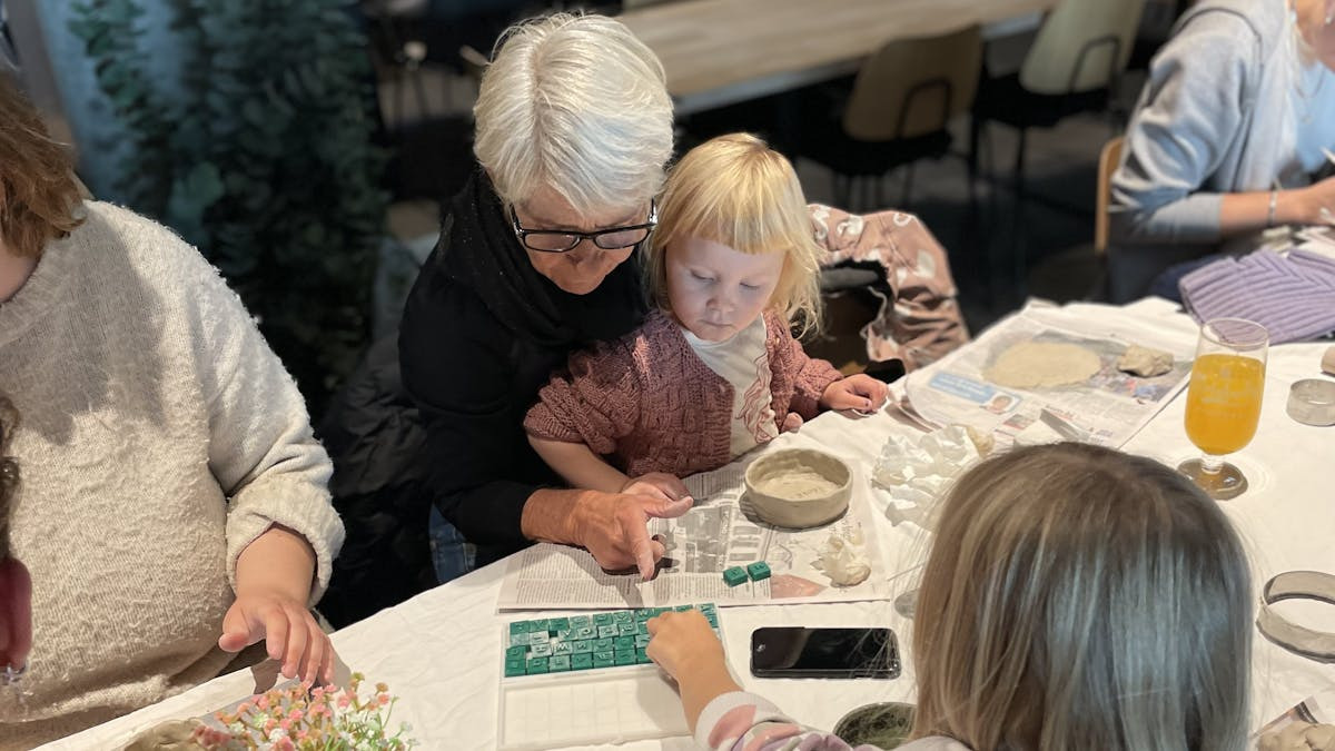 Skab personlige julegaver til julekeramik workshop i Aarhus