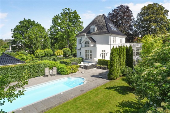 Eksklusiv bolig for 33.750.000 kr er netop kommet til salg i Holte - Se den og de dyreste boliger her