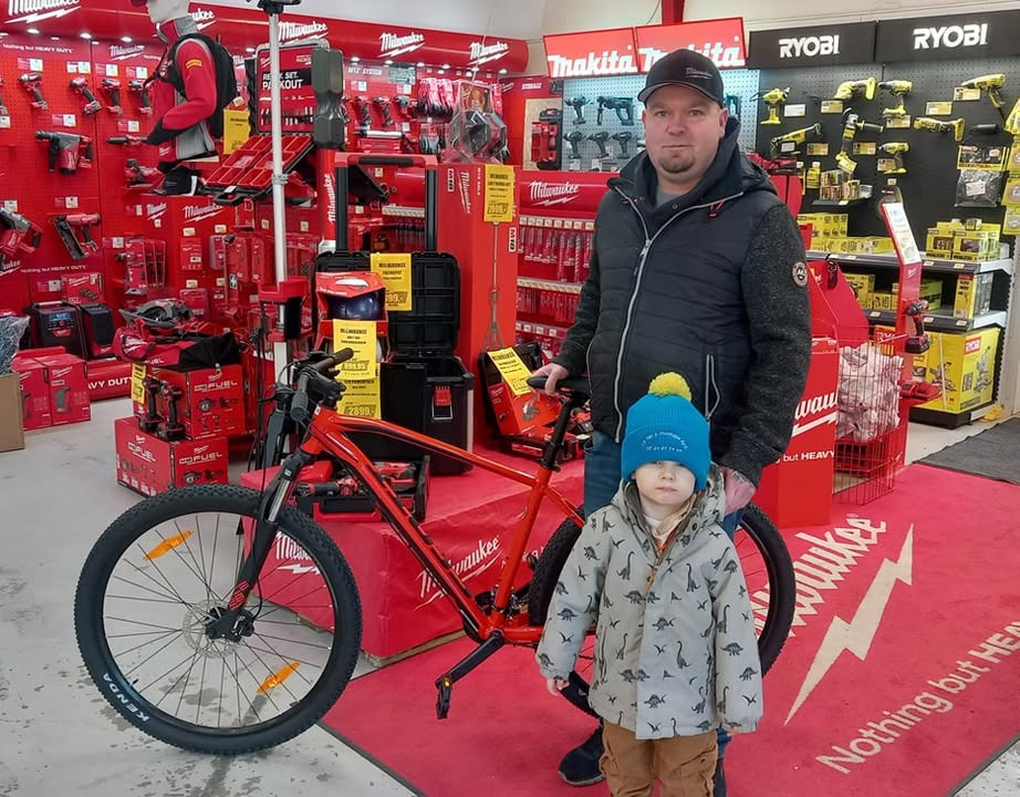 HH Trælast & Byggecenter A/S ønsker tillykke til vinderen af cykelkonkurrencen, Rasmus Bertelsen