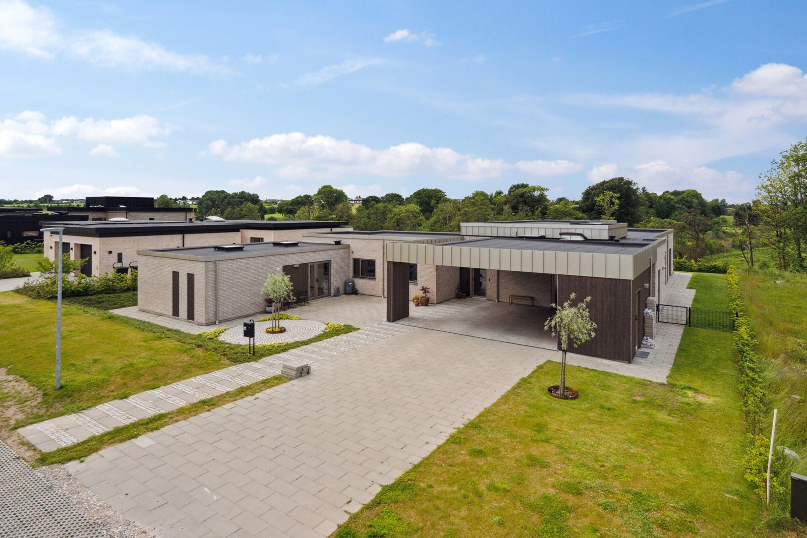 Eksklusiv og æstetisk villa fra 2022 til salg i naturskønne Hedensted 