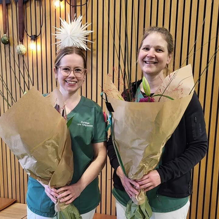 Dyrehospitalet Heden ApS fejrer dyrlægernes uddannelsesuccesser for at sikre bedre behandling af kæledyr