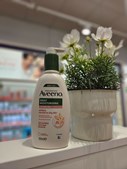 Prøv Aveenos cremeolie: Plejende mandelolie der fugter og beskytter huden i 24 timer, nu tilgængelig på Ikast Apotek