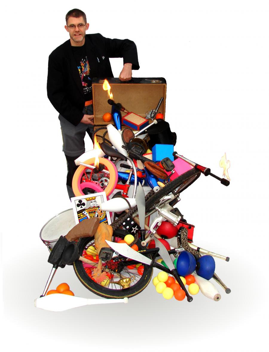 Glæd dig til kuffertcirkus på Hammel Bibliotek