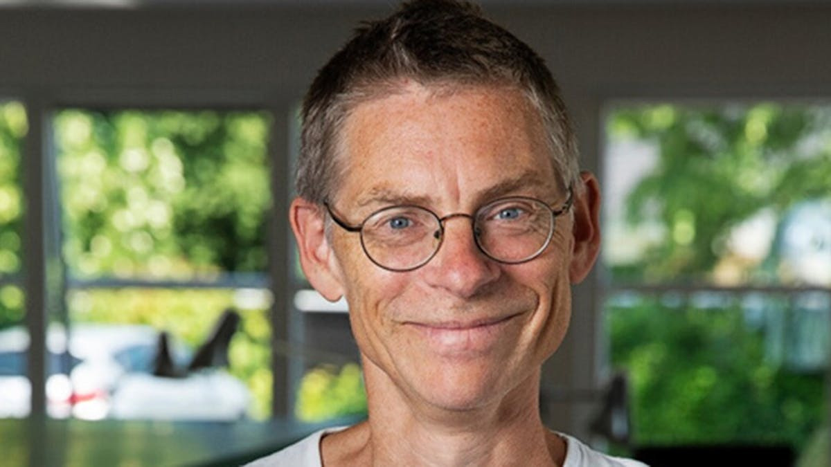 Oplev dansk sprogs skønhed med Peter Juel Henrichsen