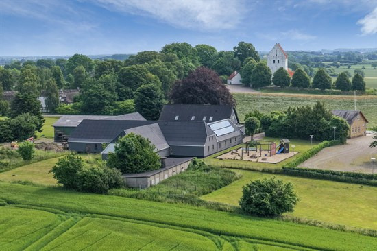 Top 6 over dyreste boliger til salg i Ejby. Priser op til 4.395.000 kr