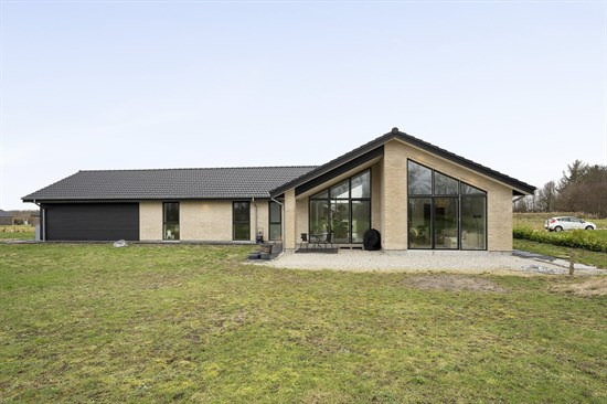 Top 6 over dyreste boliger til salg i Østbirk. Priser op til 11.800.000 kr