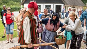 Rejs tilbage i tiden: Levende teater på Hjerl Hede med unikke rakkerkarakterer