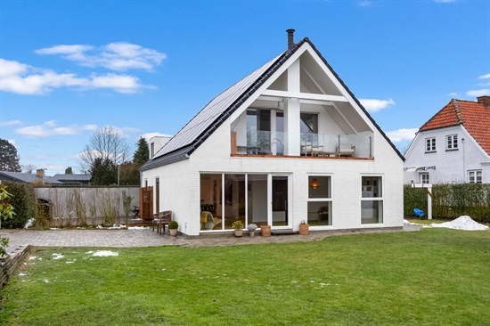 Multebærvej 2 og 1 anden boliger er kommet til salg denne uge i Greve - se boligerne her.