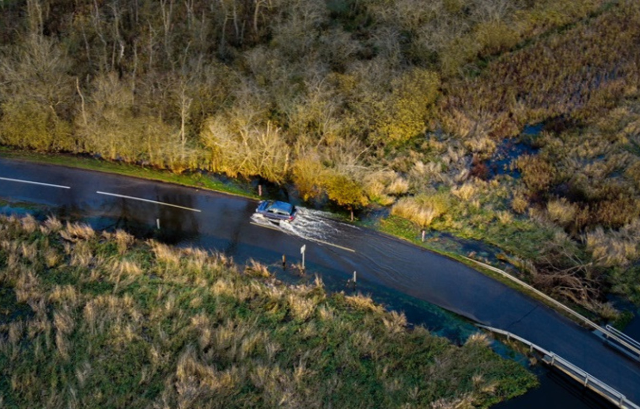 Vandstanden i Silkeborgsøerne og Gudenåen stiger i øjeblikket: Hent gratis sand og sandsække