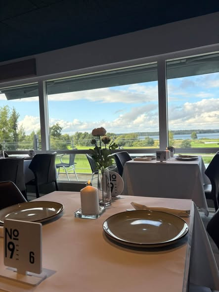 Cafe No. 19 Skanderborg Golfklub takker gæsterne for en skøn aften med stegt flæsk